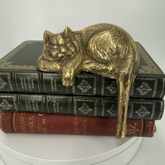 Other - VINTAGE BRASS SLEEPING KITTEN BOOK SITTER DECORATIVE FIGURINE